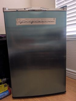 Frigidaire Retro Mini Fridge