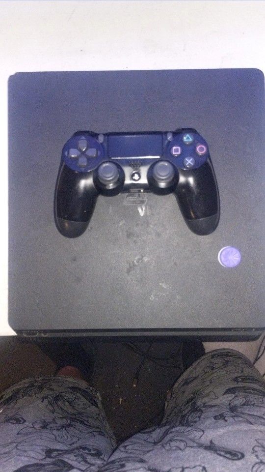 PS4 SLIM With Controller. 