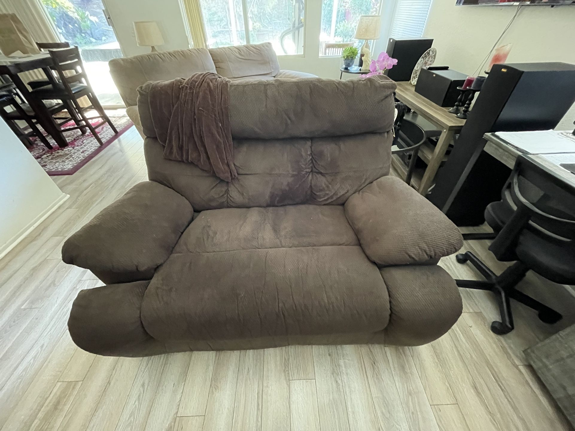 Free Sofa Recliner 