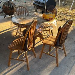 4 Chair Dinning Table 