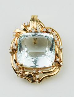 Stunning Aquamarine 14KYG & Diamond Pendant & Earring Set