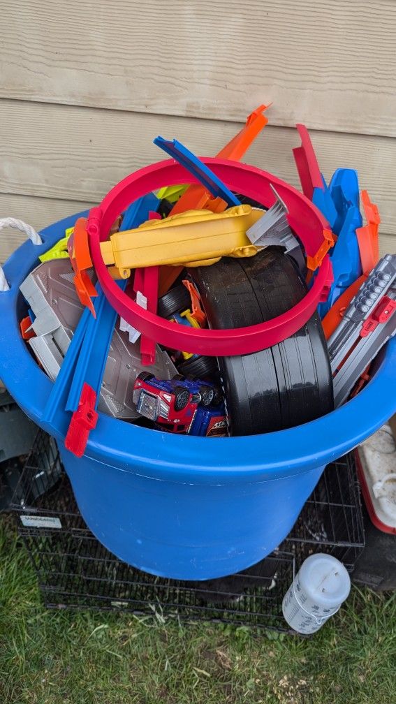 Huge Tub Of Hot Wheels Sets