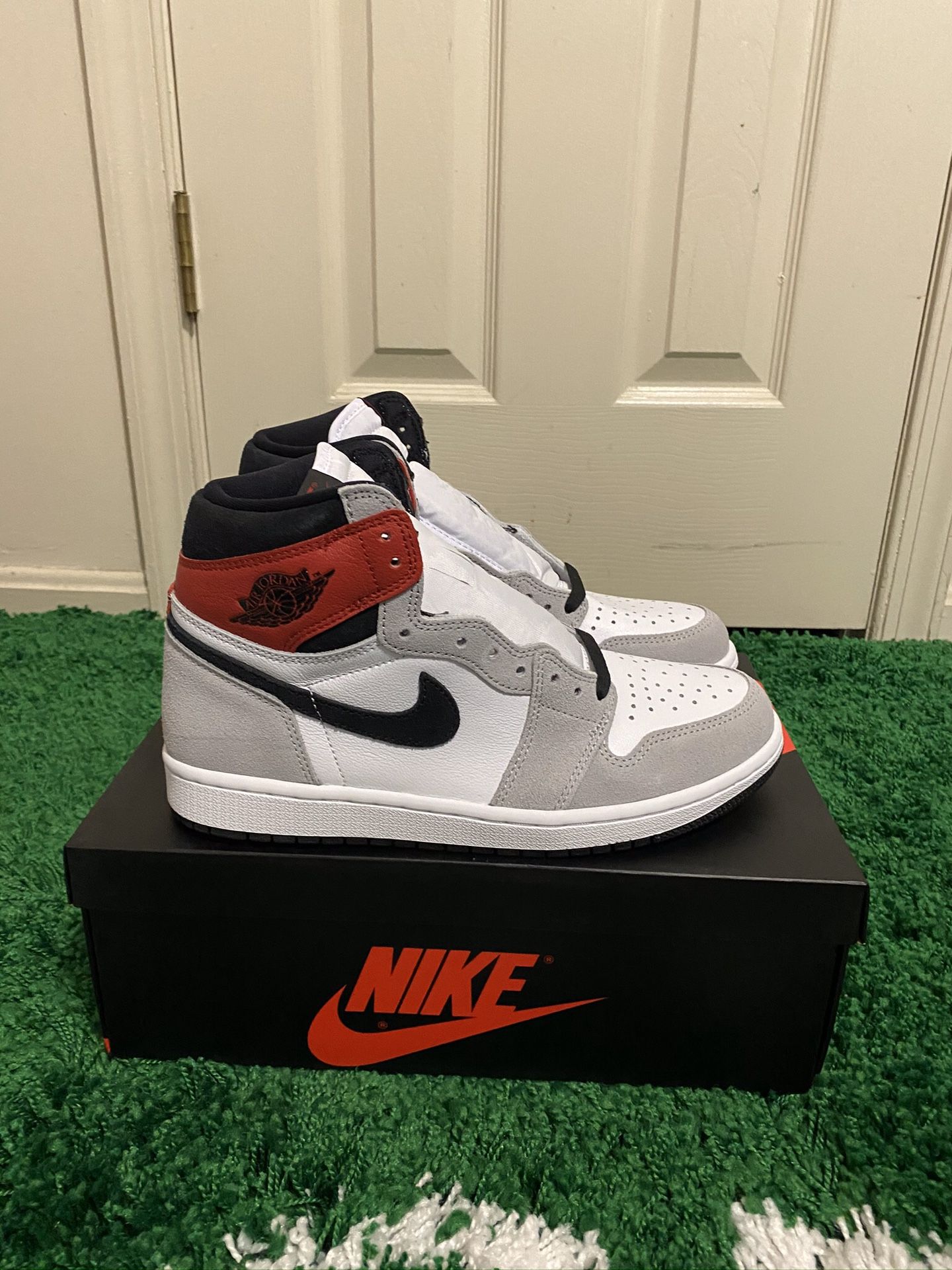 NEW NIKE AIR JORDAN 1 RETRO LIGHT SMOKE GREY SIZES 8 9