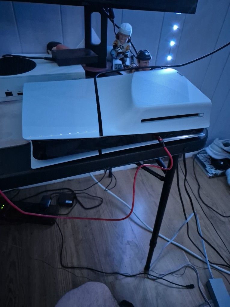 PS5 WITH 2 CONTROLLERS