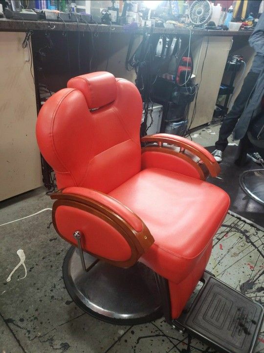 RED BARBER CHAIR