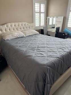 Queen bed with memory foam mattress