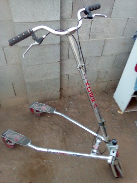 TRI-KING COBRA Striker