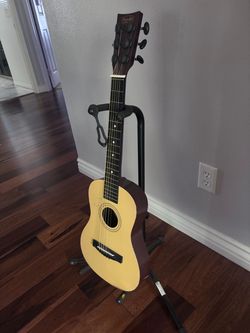 Kids play guitar