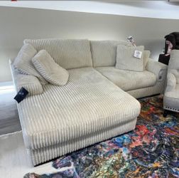 Lindyn Ivory 2-Piece LAF Sectional