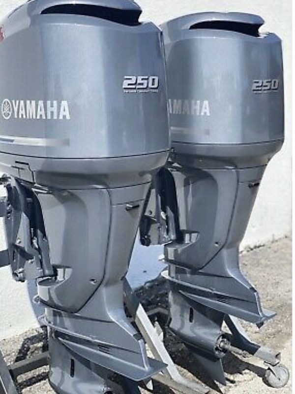 PAIR OF 2007 250HP YAMAHA FOUR STROKE OUTBOARD MOTORS WITH 25 SHAFTS pair-of-2007-250hp-yamaha-four-stroke-outboard-motors-with-25-shafts
