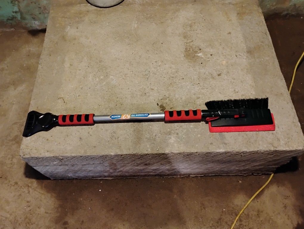 Extendable Ice Scraper/ Snow Brush