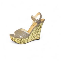 Dereon Women Heel Brand New 