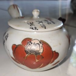 a vintage Kutani side-handle teapot, known for its vibrant colors and intricate hand-painted designs on porcelain. Key features Diameter 4.25" H3"