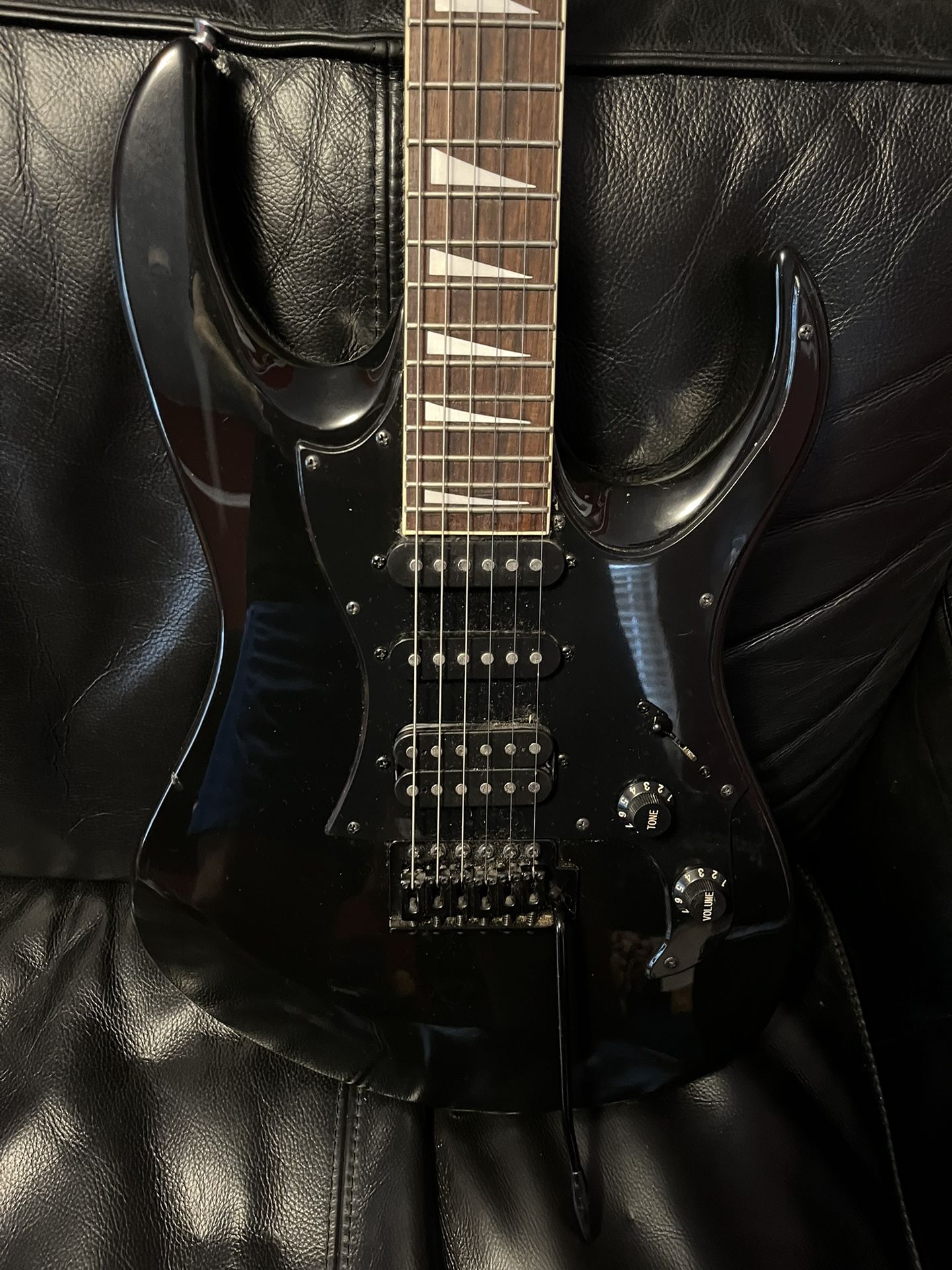 Behringer MetAlien Guitar HSS Pick Ups, Trem System
