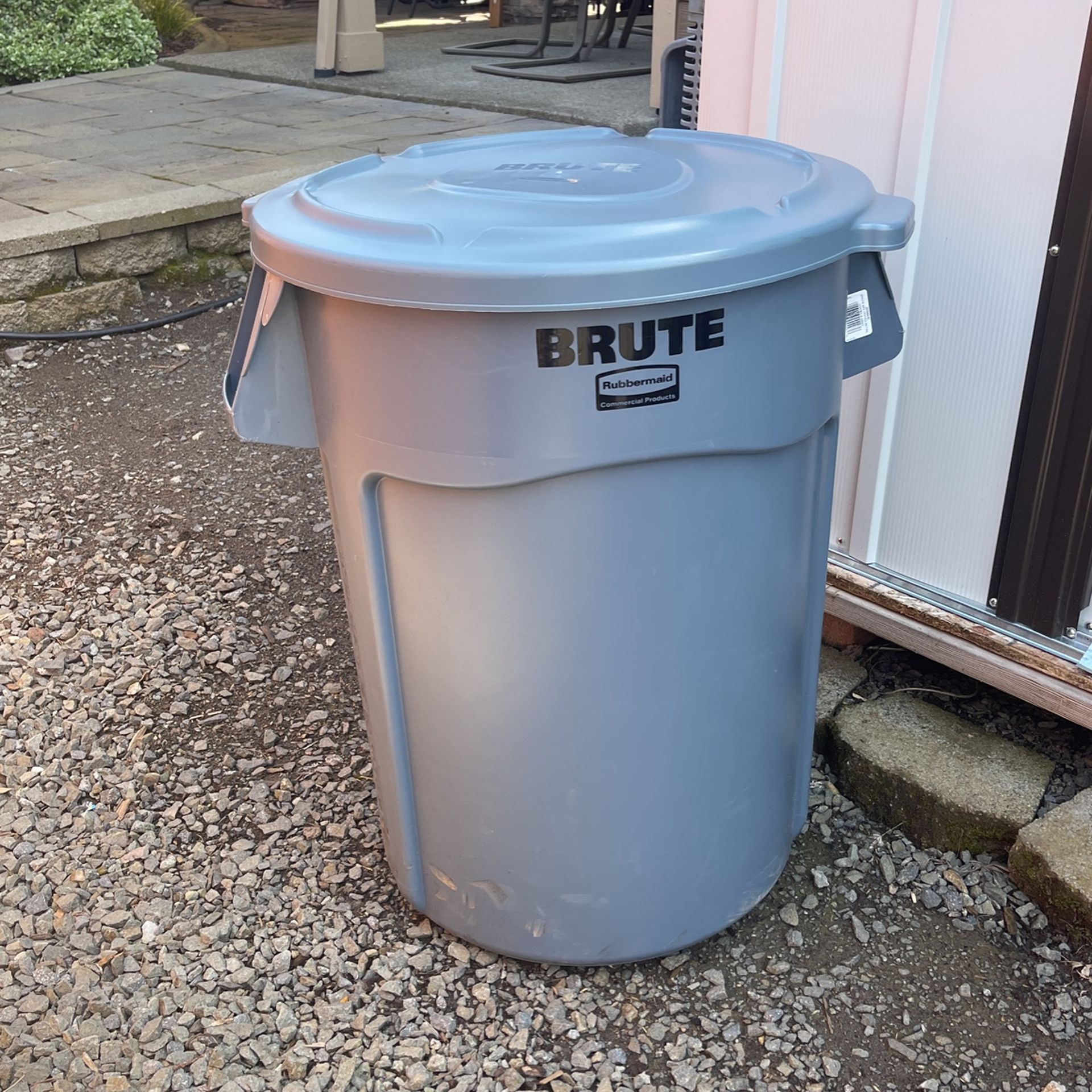 Bruute Plastic Trash Can