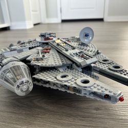 LEGO Star Wars Millennium Falcon 75257