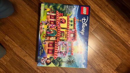 LEGO 43245 Disney Encanto The Magical Madrigal House 1560pcs New Distressed Box