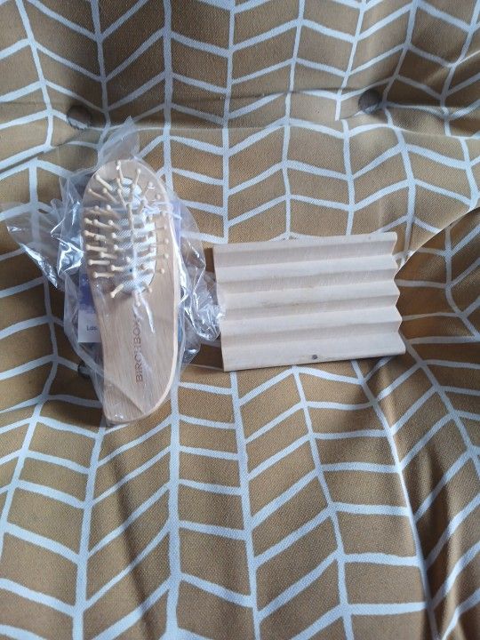 Natural Wood Brush And Soap Dish