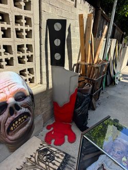 Knife prop