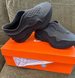 New Nike Airmax Black v1000.2 Men’s 5 / Women’s 6.5