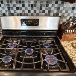 Frigidaire Gas Stove & Oven W/ Microwave 