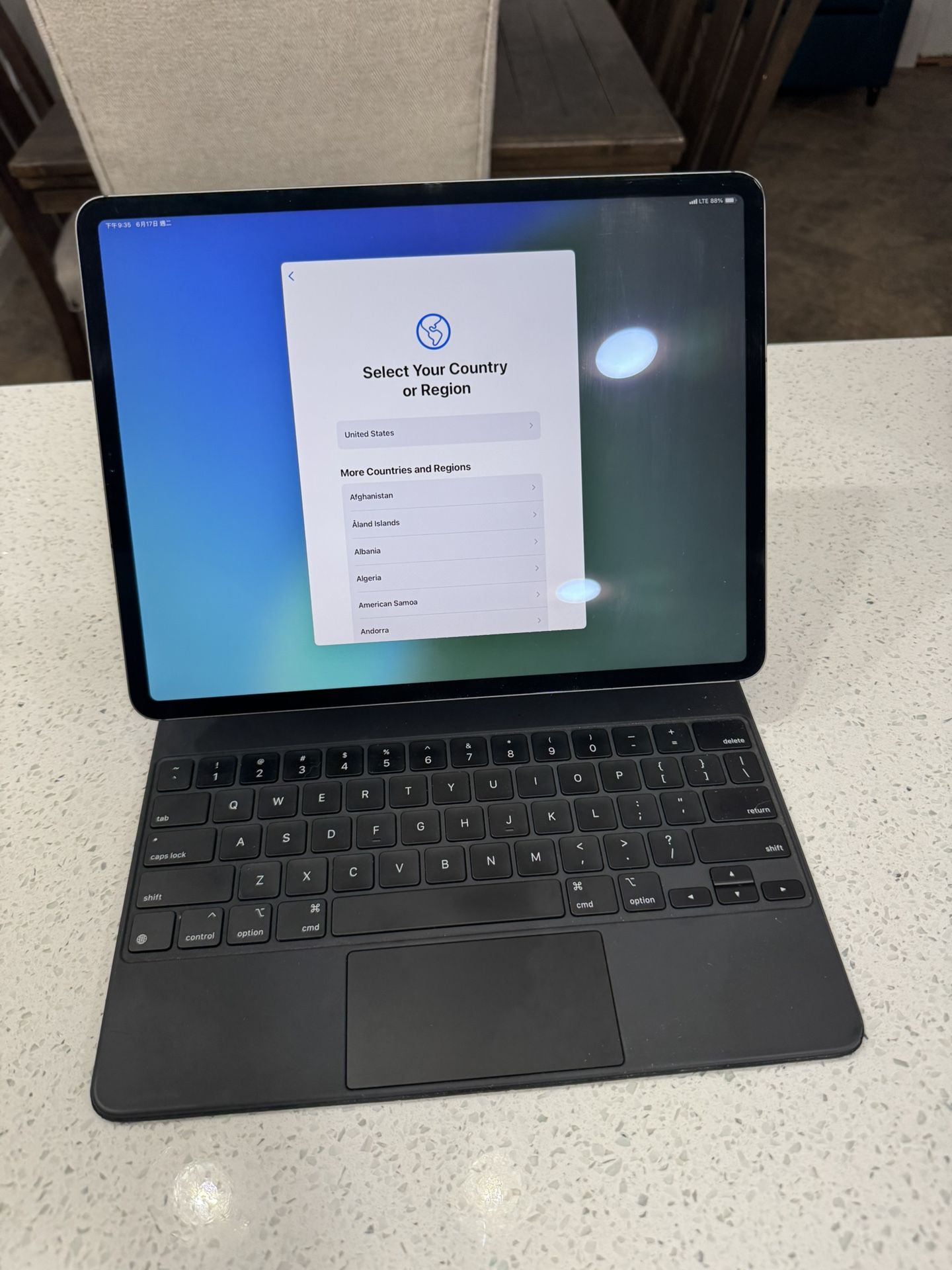 Apple iPad Pro 12.9 Inch 4th Gen 256gb With Magic Keyboard