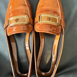Tori Burch Size 8.5 Driving Moccasins Copper Patent Leather