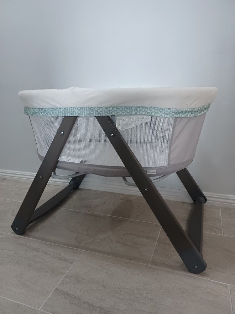 INGENUITY FOLDAWAY ROCKING WOOD BASSINET