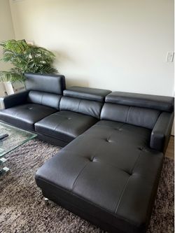 Modern Black Sectional Sofa with Chaise Excellent Condition