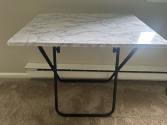 Folding table