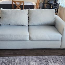 Loveseat 