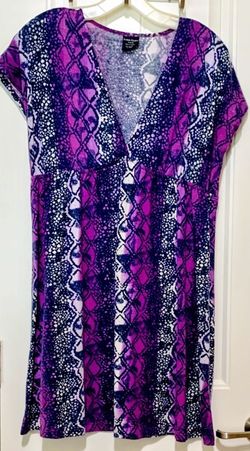 Purple Patterned V‑Neck Dress