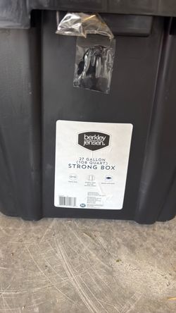 Storage Containers/Boxes (17) Berkley Jensen 27 Gallon Strong Box