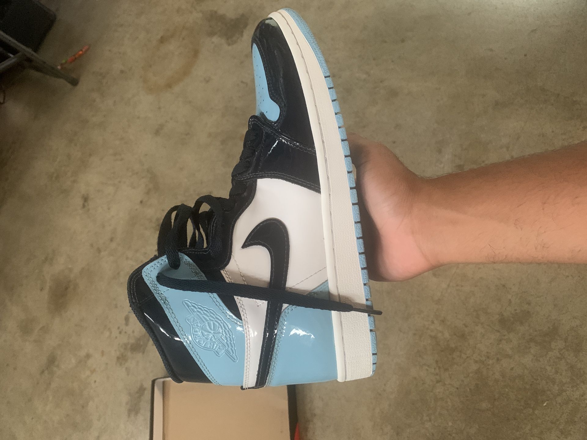 JORDAN 1 BLUE CHILL VVNDS SIZE 11W (9.5M) NEED GONE IN THE NEXT COUPLE OF DAYS!