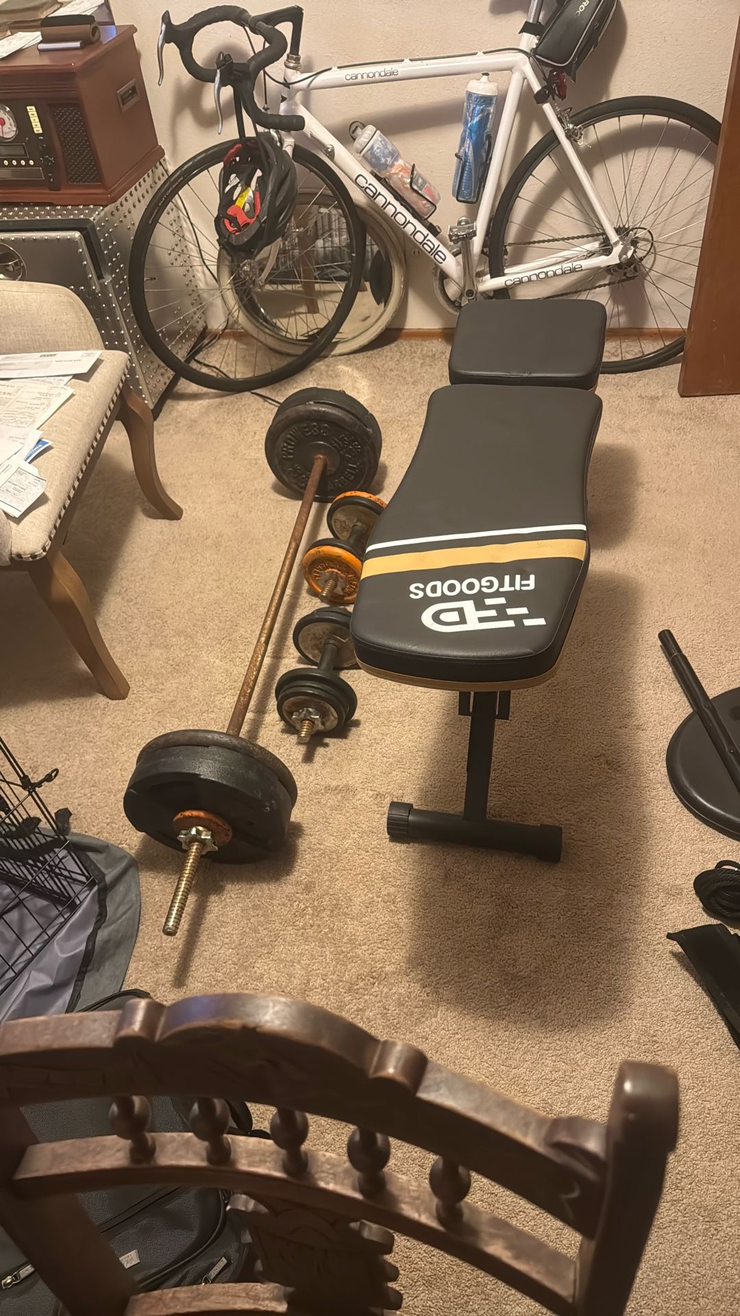 122 1/2 Pounds Weights And Bench
