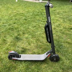 Segway Ninebot ES2 with extended Battery and unlocked speed, runs fast