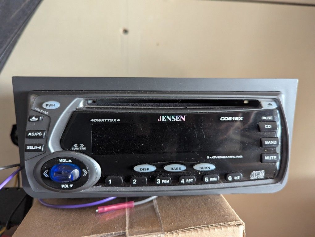 Car Stereo - Jensen CD615X