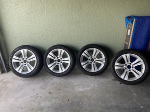 Photo Bmw 225/50R17 Stock Rims with Tires $600