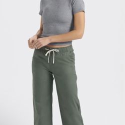 NEW NWT Vuori Women’s Ripstop Wideleg Pants in Army Green Size XS