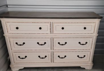 RiversEdge "Madison" Bedroom Collection or Liberty Furniture Magnolia Manor Real Wood