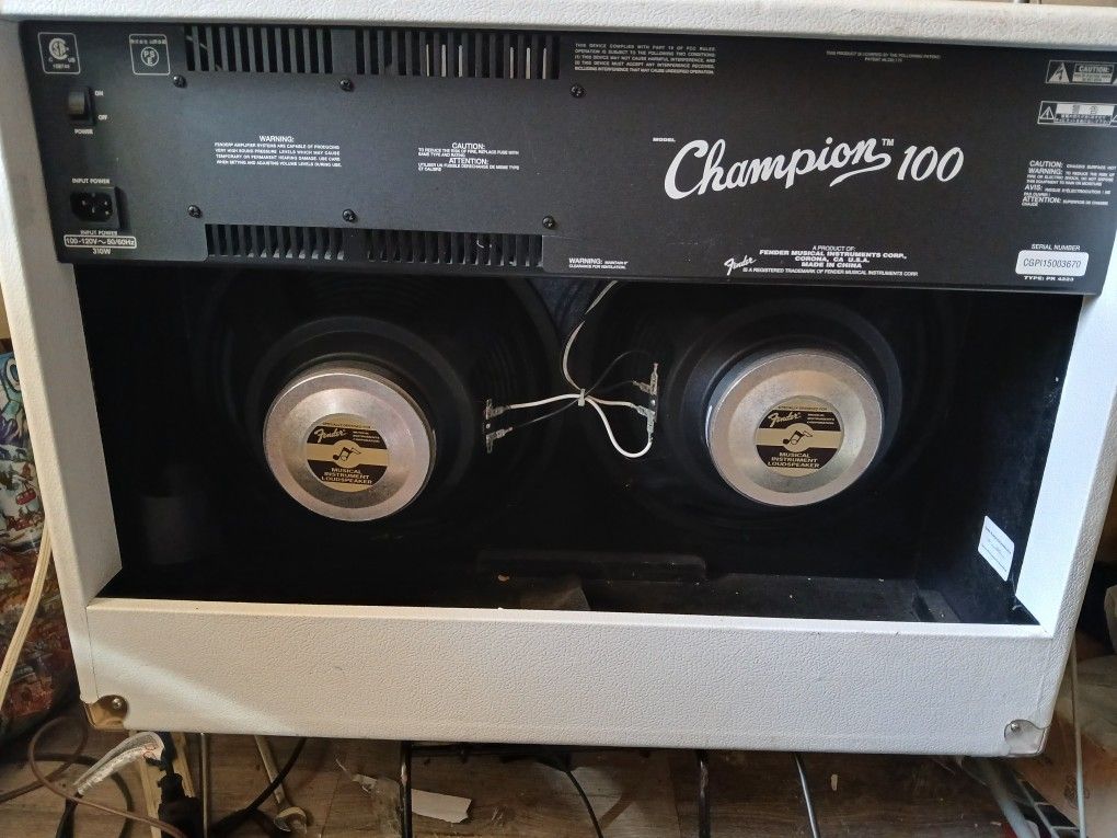 Fender Champion 100 2 Ch 100w Guitar Amp Two 12” Fender Speakers
