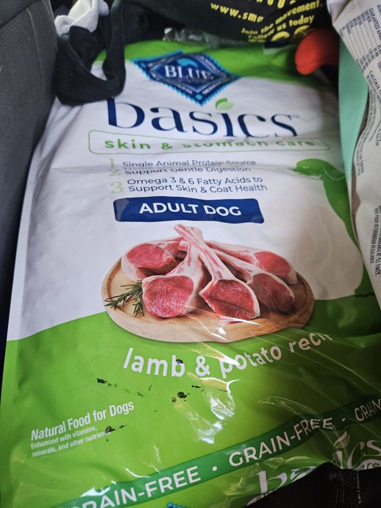 Blue buffalo grain free dog food 24 Pounds