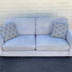 In demand Laurel Sofa La-Z-Boy couch Retail 1429.99 model 610411 Nice Sofa 