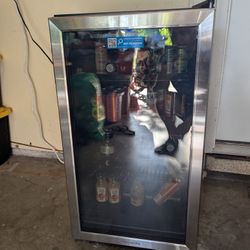 hOmeLabs Beverage Refrigerator