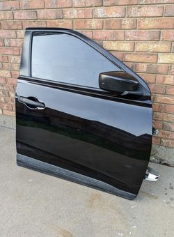 2018-2024 Nissan Kicks Front Right Door