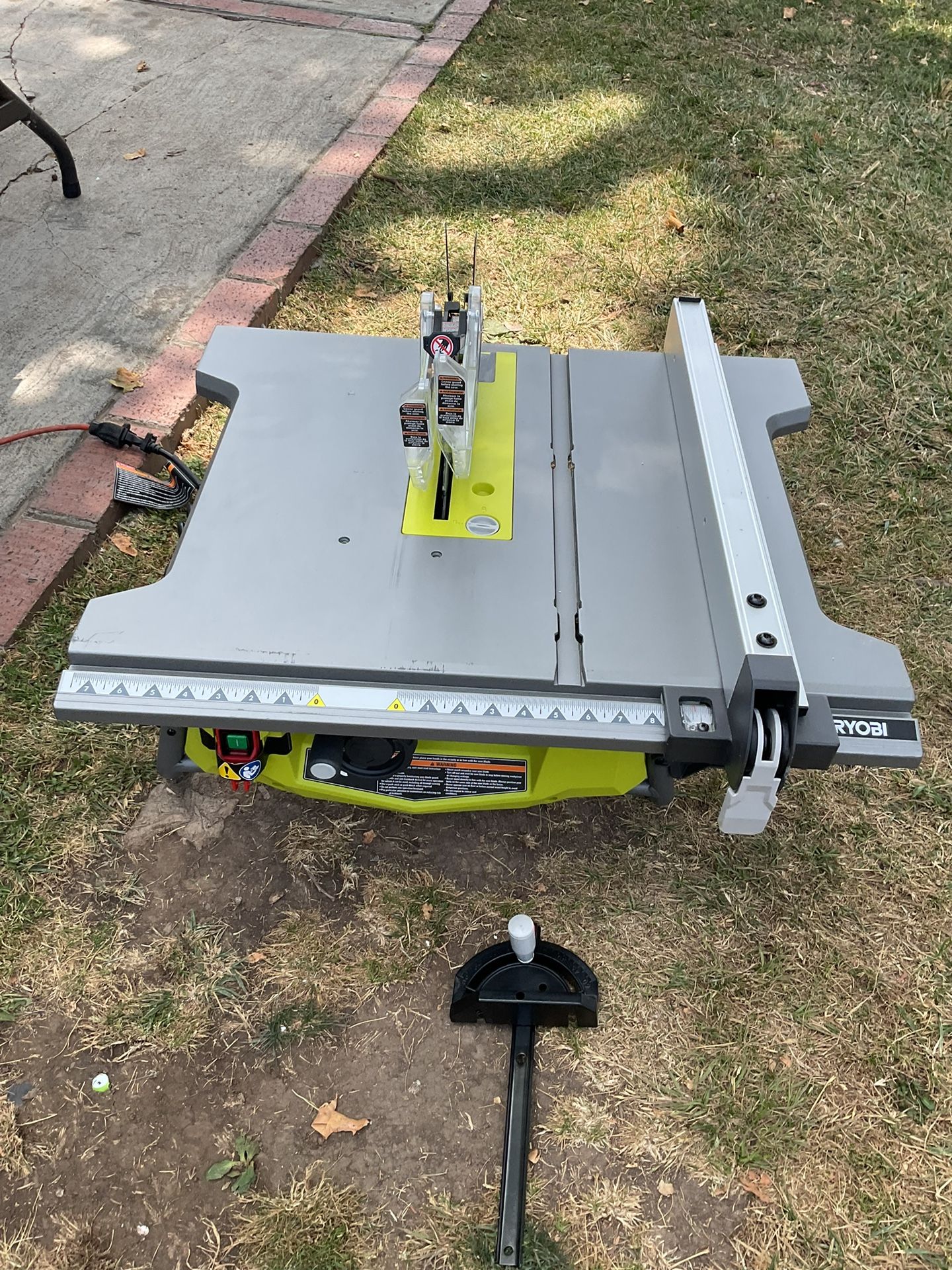 Ryobi Tablesaw With Folding Stand Missing Screws And Bolts, But Works Sounds Great Mate. Come Check It Out Here La Puente Puent.