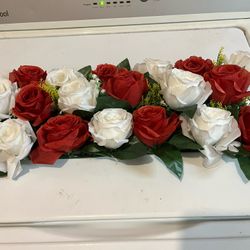 Set Of 2 White And Red Roses 
