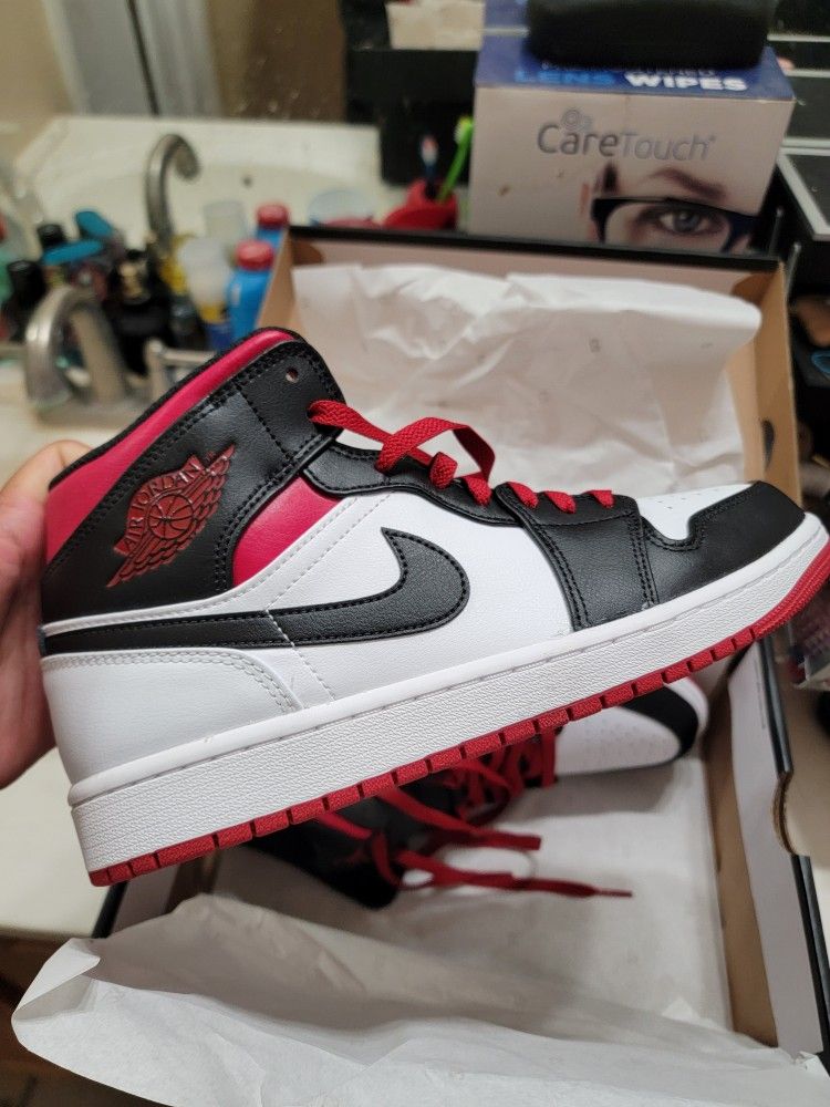 Air Jordan Mid 1 ( Size 9 Men )