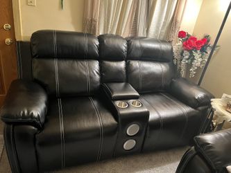 Brand New Black Leather Recliner Couches With Stereo