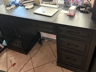 Work desk 3 months old